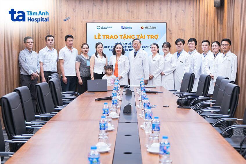 tài trợ phí phẫu thuật điện cực ốc tai