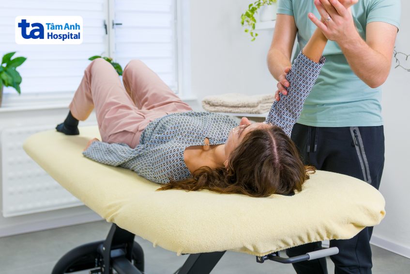 tập nâng vai thụ động