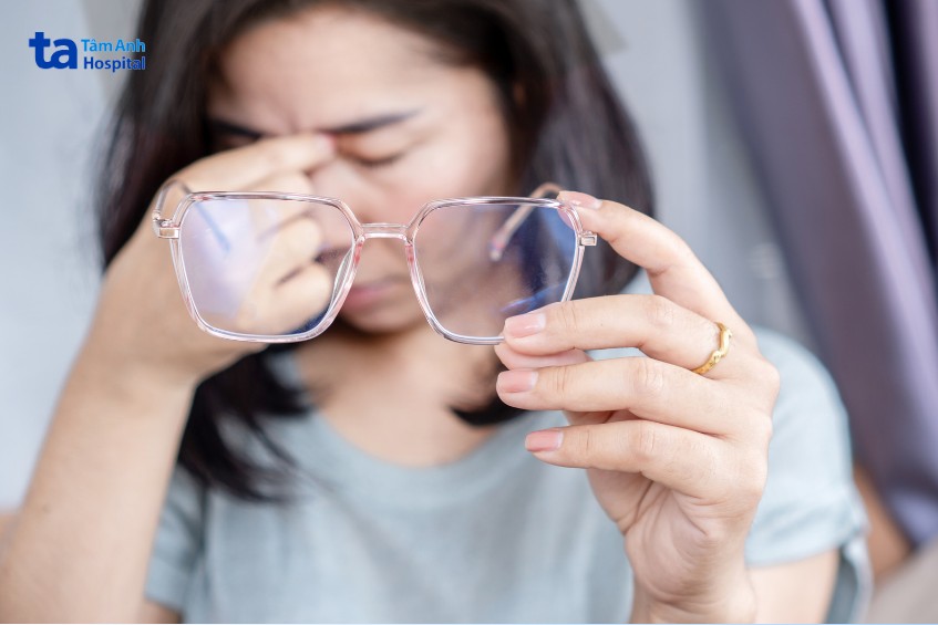 tật khúc xạ bẩm sinh gây khó cho phẫu thuật