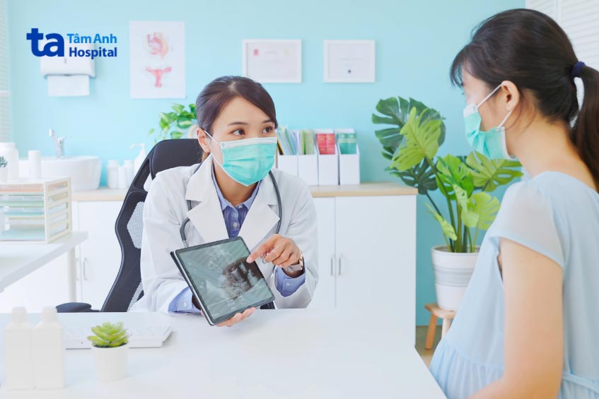 thăm khám với bác sĩ khi thấy bất thường thai kỳ