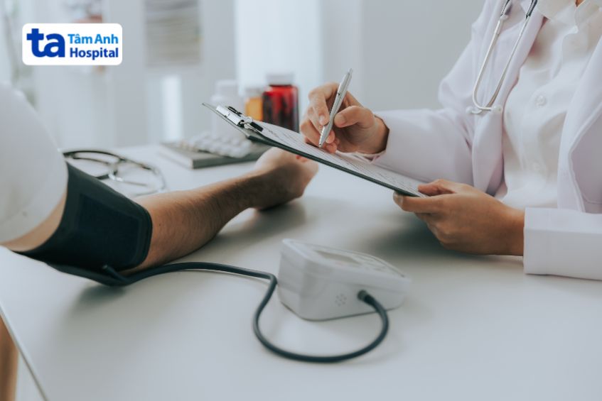 Theo dõi huyết áp thường xuyên ở người cao tuổi giúp phát hiện sớm các bất thường