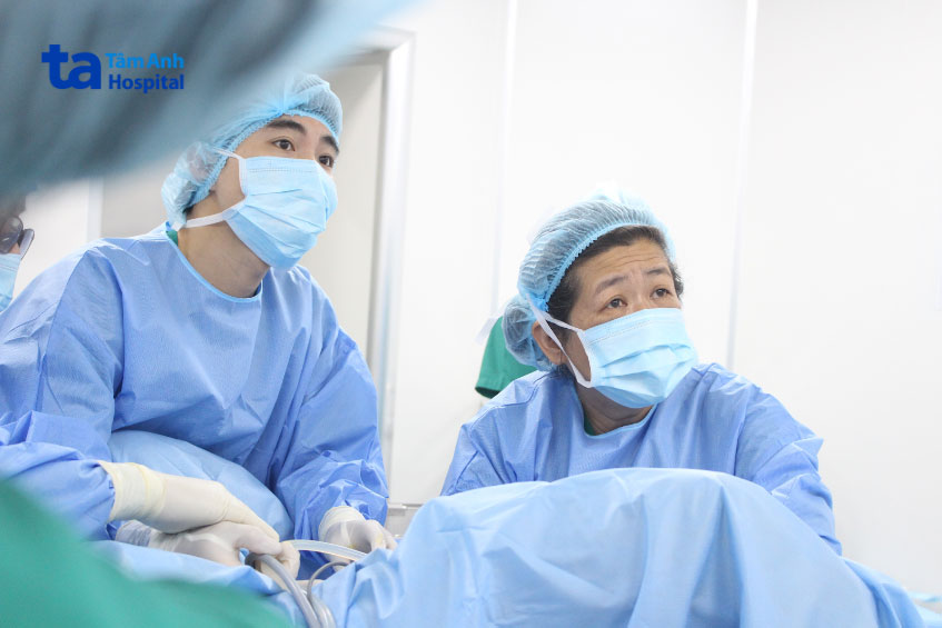 thực hiện nội soi chữa dính buồng tử cung