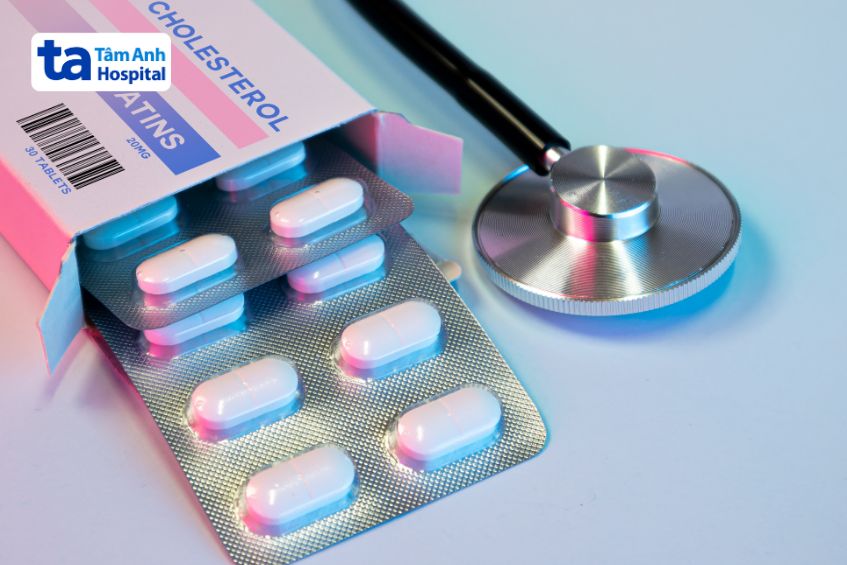 Một số loại thuốc giảm cholesterol máu có thể làm hạ cholesterol quá mức nếu không dùng đúng chỉ định