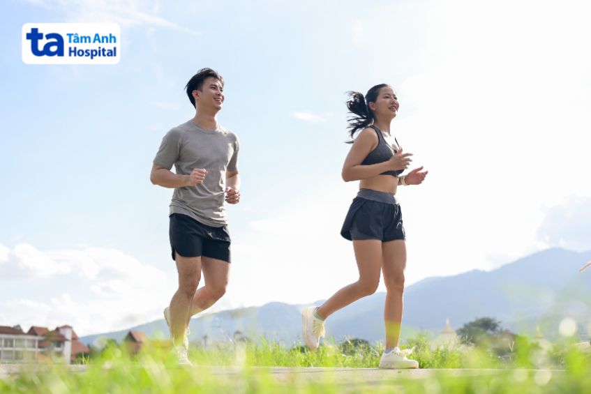 Thường xuyên vận động để đốt cháy calo và đào thải cholesterol xấu.