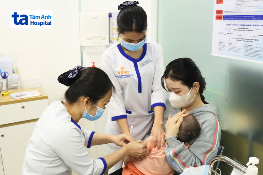 tiêm vắc xin phòng phế cầu cho trẻ