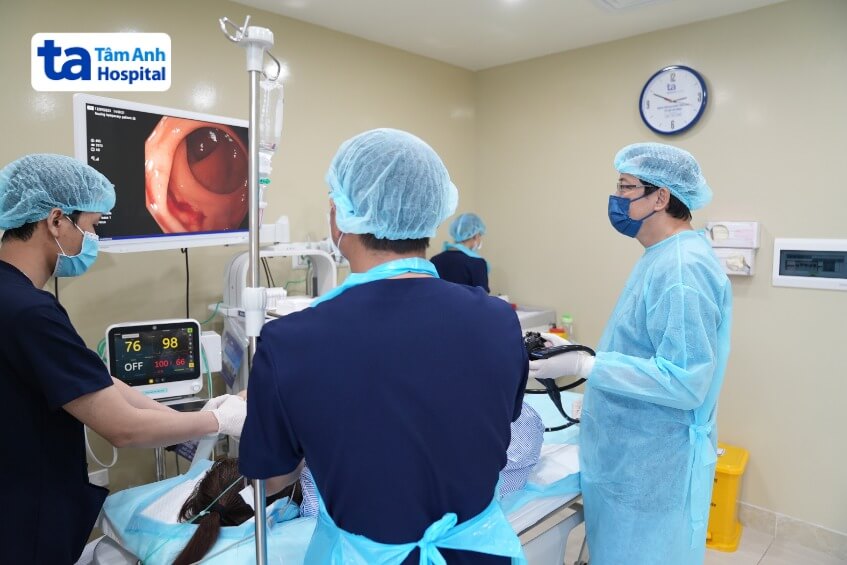 tiến hành nội soi đại tràng