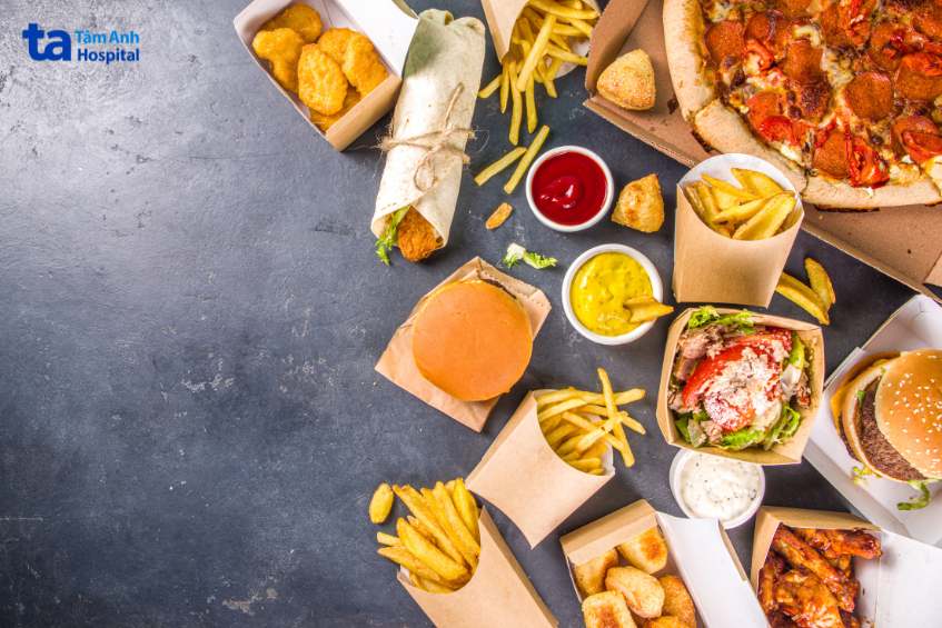 tránh ăn nhiều thức ăn nhanh vào bữa tối