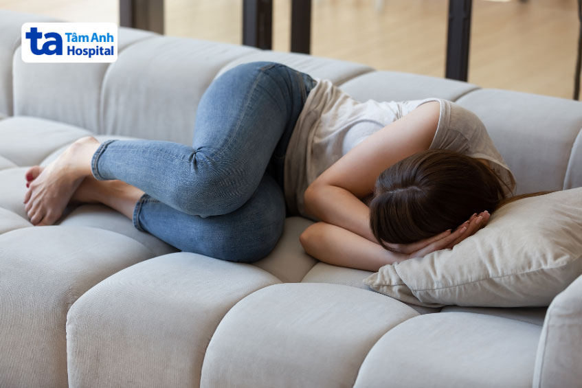 Tư thế ngủ bào thai gây đau đầu