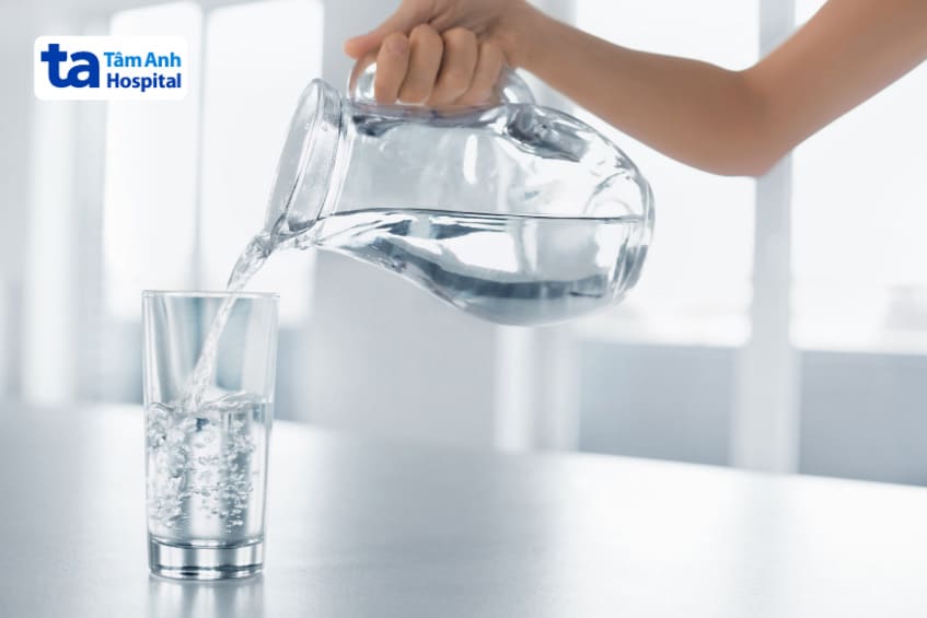 uống đủ nước cải thiện tình trạng bệnh