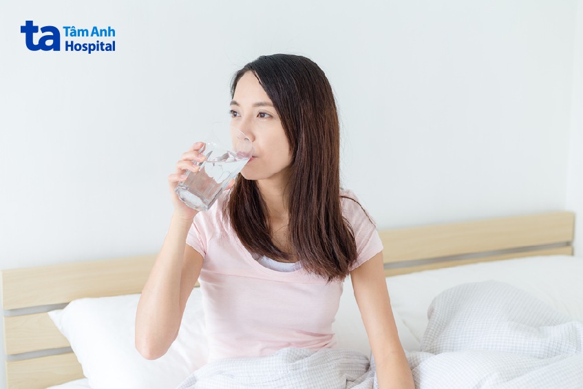 uống nhiều nước khi bị áp xe vú