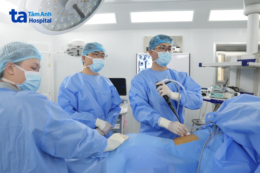 viêm tụy cấp gây tràn dịch màng phổi được dẫn lưu đúng lúc