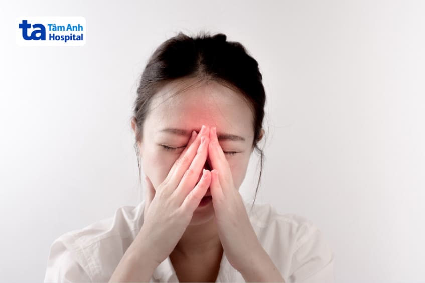 viêm xoang có thể gây đau đầu bên phải và đau sau mắt