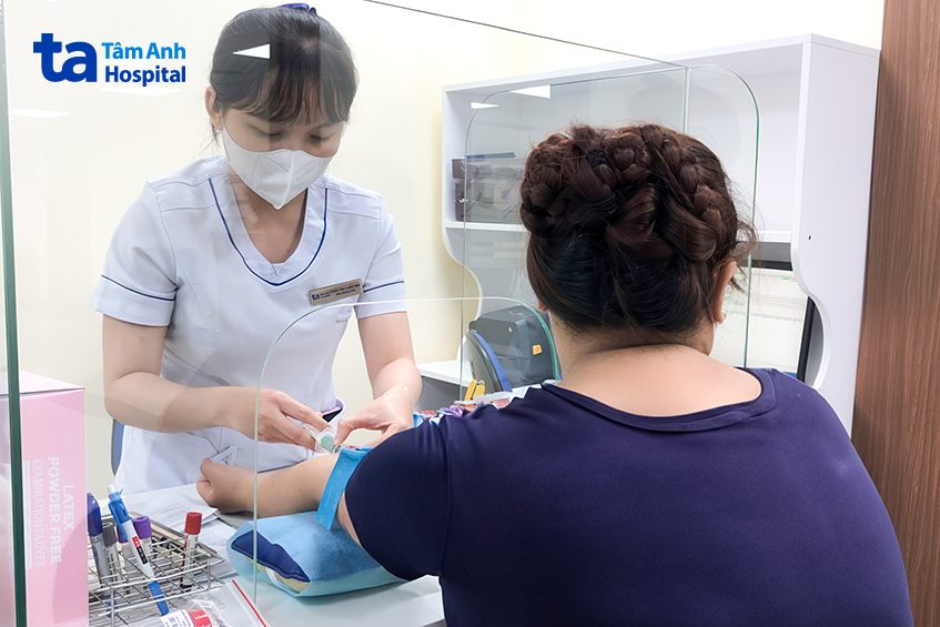 xét nghiệm máu cho chị v tại tâm anh