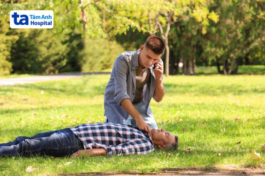 xử trí ban đầu với người bệnh tai biến