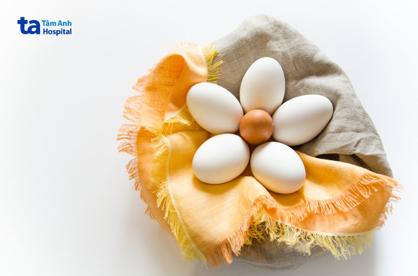 Ăn trứng gà nhiều hại gan không