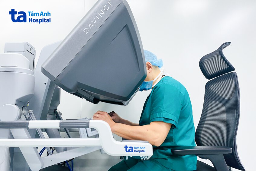 bác sĩ đức điều khiển robot