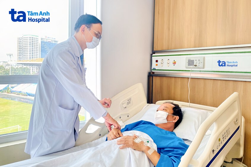 bac si huu den tham benh nhan