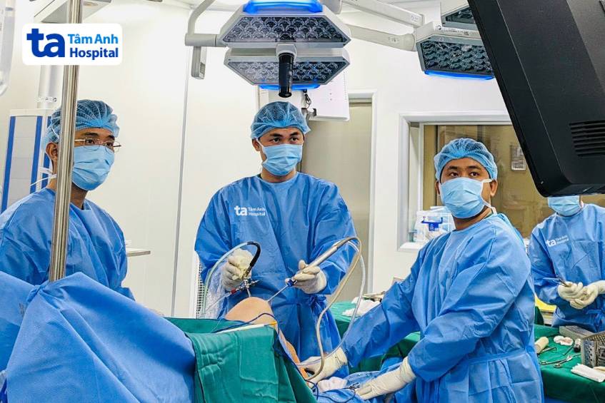 bác sĩ lưu nội soi tái tạo dây chằng