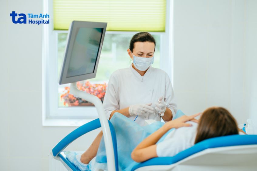 Bác sĩ sẽ lấy mẫu ở âm đạo và trực tràng của mẹ bầu gửi đến phòng xét nghiệm tầm soát GBS