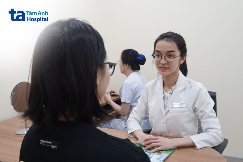 bác sĩ tư vấn hướng diều trị