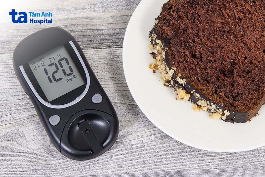 Máy đo đường huyết cạnh lát bánh chocolate không đường