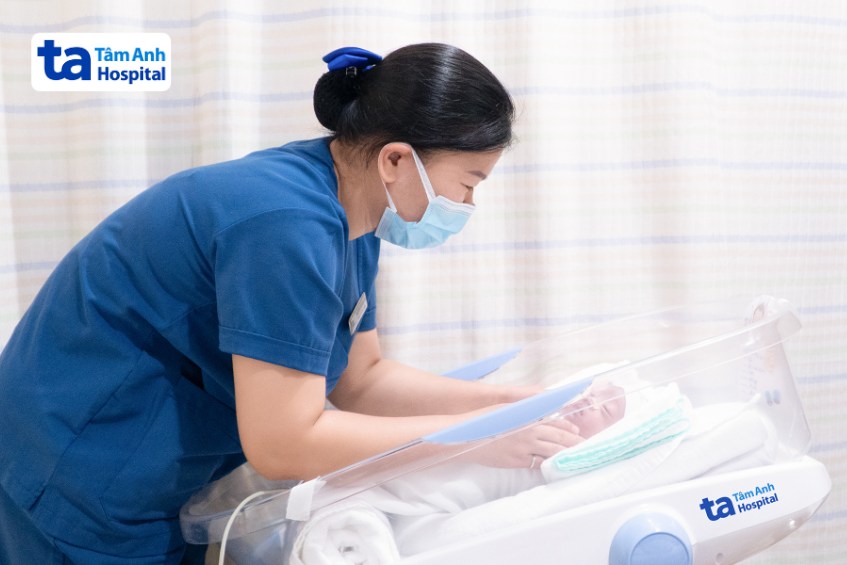 Bé Na được chăm sóc tại phòng Kangaroo