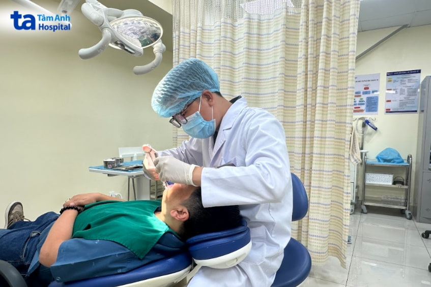 bị sưng nướu răng khôn