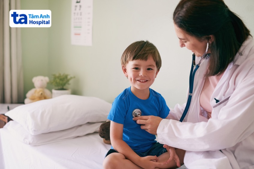 bố mẹ cần cho trẻ tái khám đúng hẹn