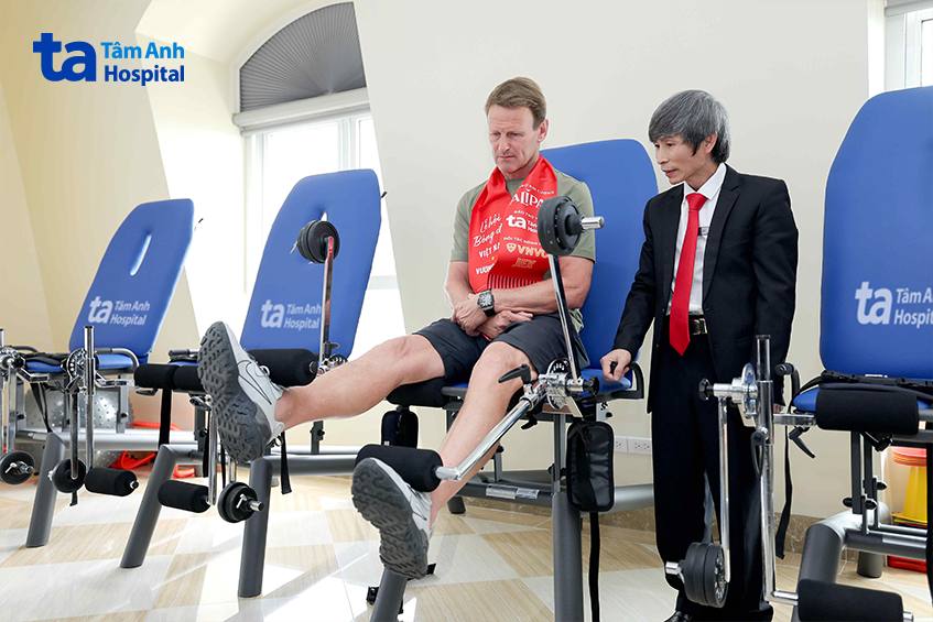 bs dần hướng dẫn teddy sheringham tập cơ tứ đầu đùi