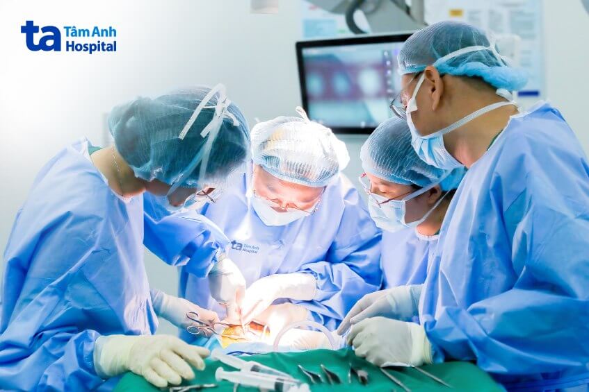 ca bệnh cấy ốc tai cho trẻ bị điếc