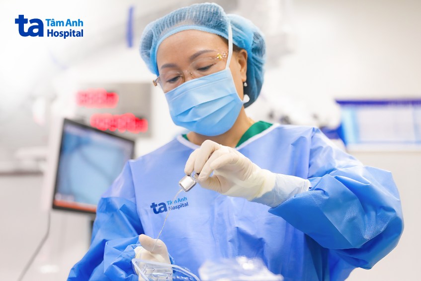 ca bệnh cấy ốc tai điện tử