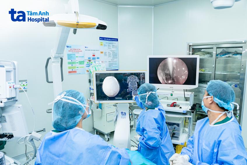 ca bệnh mổ bóc tách u