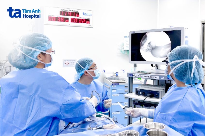 ca phẫu thuật amidan mùa hè