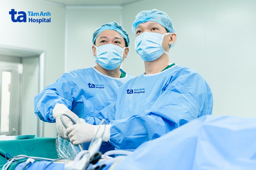 ca phẫu thuật cắt khối u tuyến thượng thận