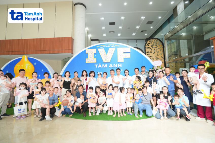 Các gia đình có hoàn cảnh khác nhau, gặp những tình trạng bệnh lý khác nhau, mong con từ 1 năm, 3 năm, 5 năm đến hàng chục năm, cá biệt đến tận 21 năm, đón con khi mái tóc đã điểm bạc… Nhưng giờ đây, niềm hạnh phúc của các gia đình thêm trọn vẹn nhờ sự xuất hiện của các thiên thần nhỏ. Đó là kết tinh từ tình yêu thương và hy vọng của mẹ cha, bàn tay, khối óc tài hoa của đội ngũ chuyên gia - bác sĩ tại IVF Tâm Anh