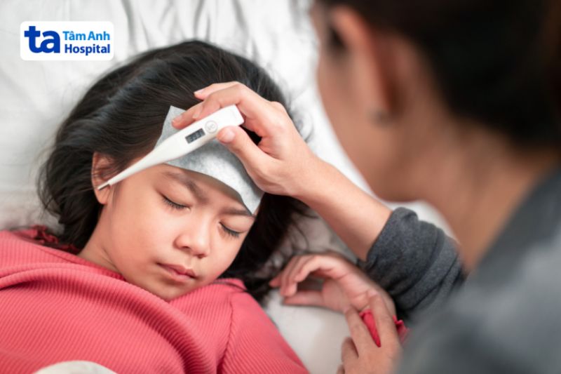 thường xuyên kiểm tra thân nhiệt