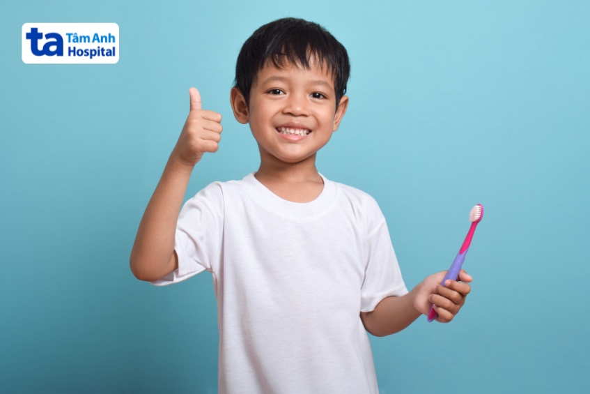 cắt thắng lưỡi giúp trẻ vệ sinh răng miệng dễ dàng hơn