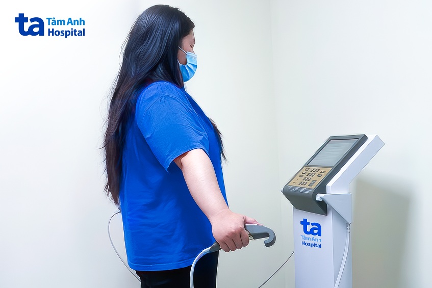 chị x thực hiện đo inbody