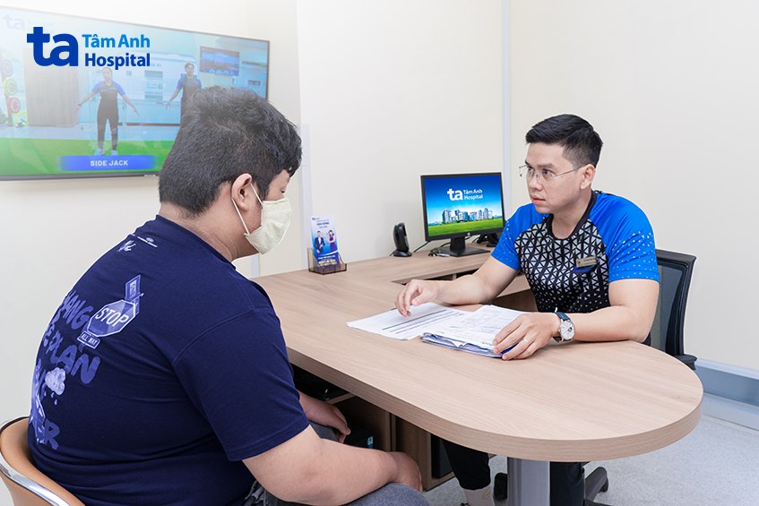 chuyên viên y học vận động tư vấn g