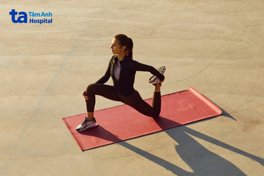 con khỉ yoga giảm mỡ bắp chân