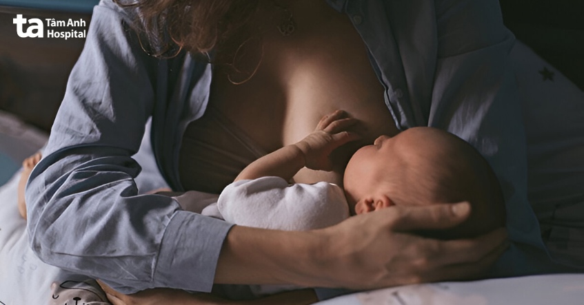 đau ngực khi cho con bú