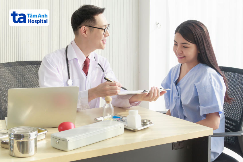 gặp bác sĩ để thăm khám ngay