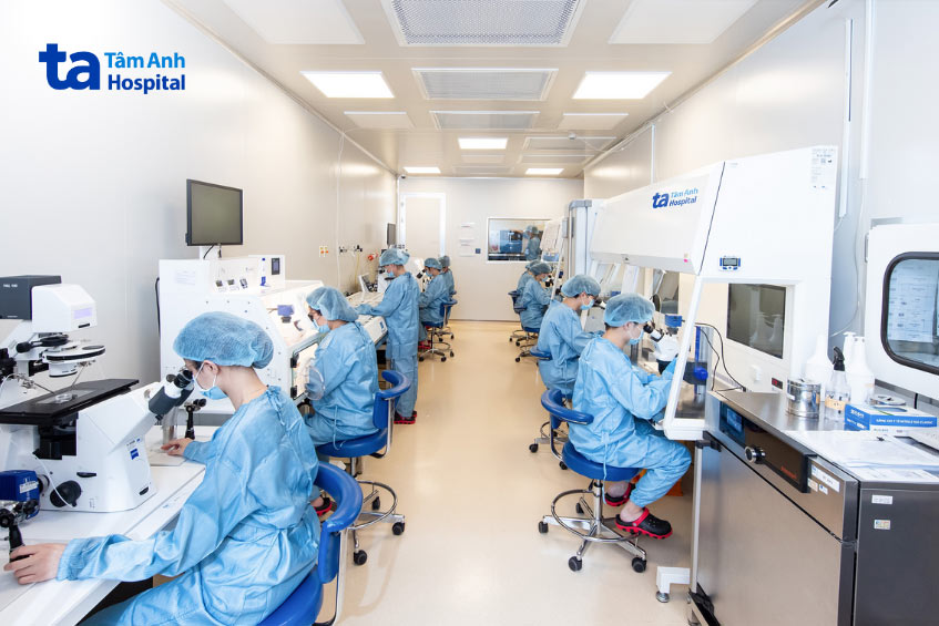 Hệ thống “lab trong lab” siêu sạch tiêu chuẩn ISO 5 tại Trung tâm IVF Tâm Anh TP.HCM giúp tối ưu các điều kiện nuôi cấy phôi