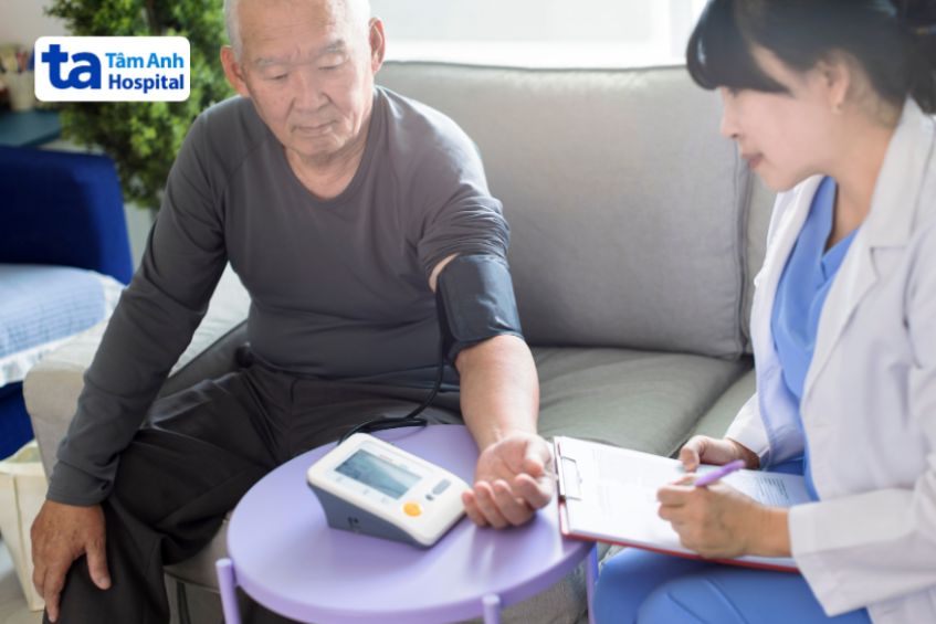 Huyết áp người già tuổi 60, 70, 80 có sự khác biệt