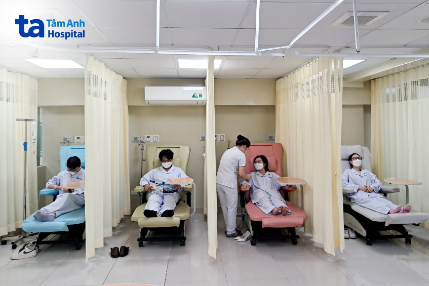 khách hàng điều trị tại khoa ung bướu tâm anh