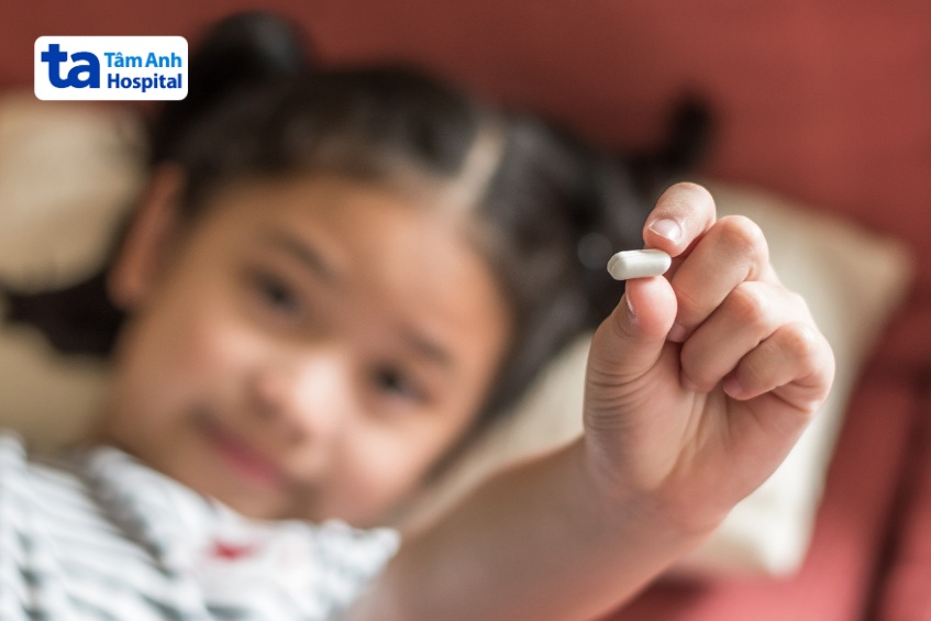không tự ý cho trẻ bị tay chân miệng uống thuốc