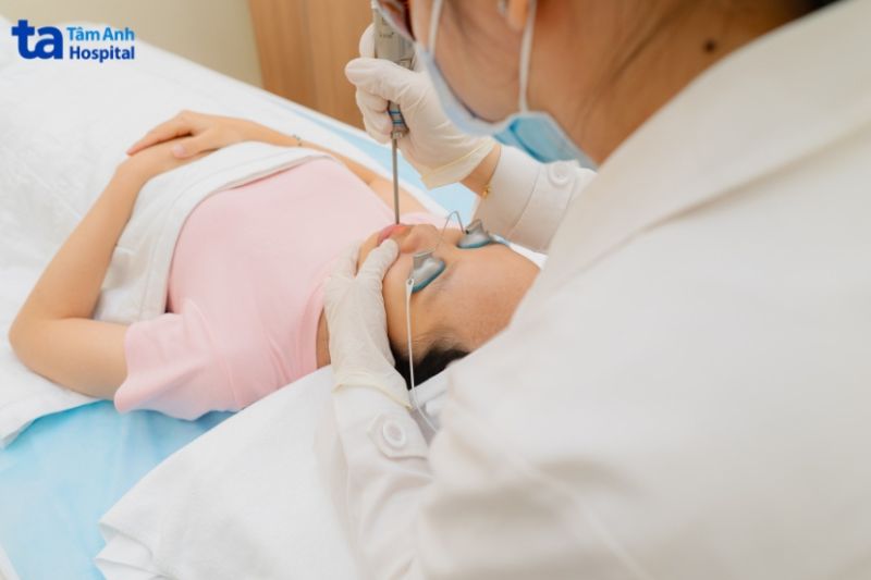 khách hàng khử thâm môi tại tâm anh