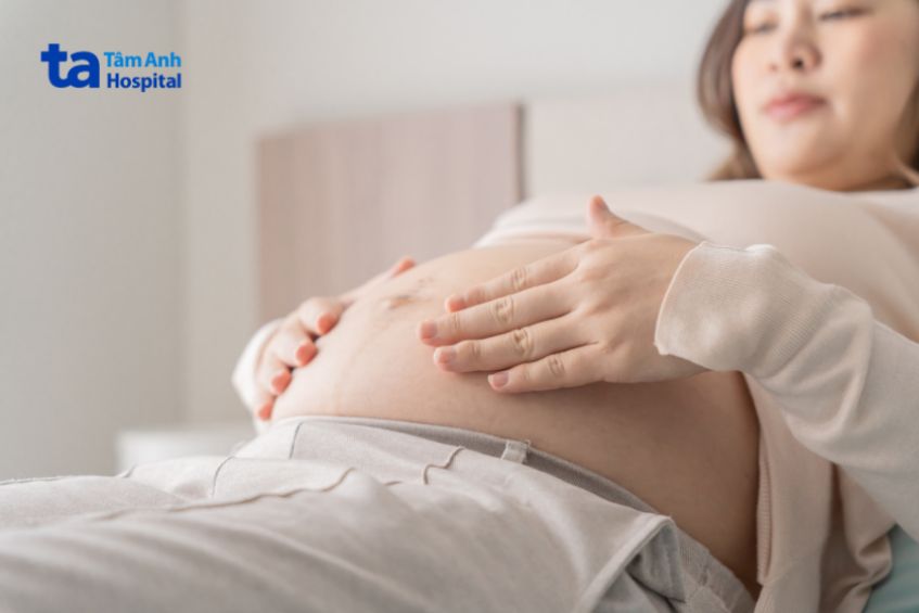 Mẹ bầu cần theo dõi cử động thai nhi để phát hiện sớm những bất thường để đến ngay cơ sở y tế uy tín kiểm tra và chẩn đoán chính xác