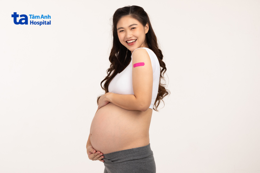 mẹ bầu nên tiêm đủ vaccine