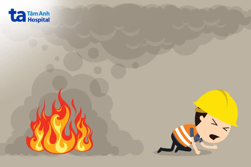 men theo tường để tìm lối thoát khi hỏa hoạn